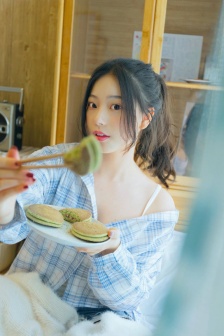 女高中生JK裸体自慰流水